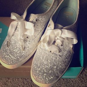 New in box unworn silver Kate Spade Keds!!
